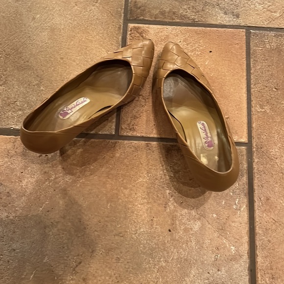 GLORIA VANDERBILT PUMPS - Picture 8 of 11